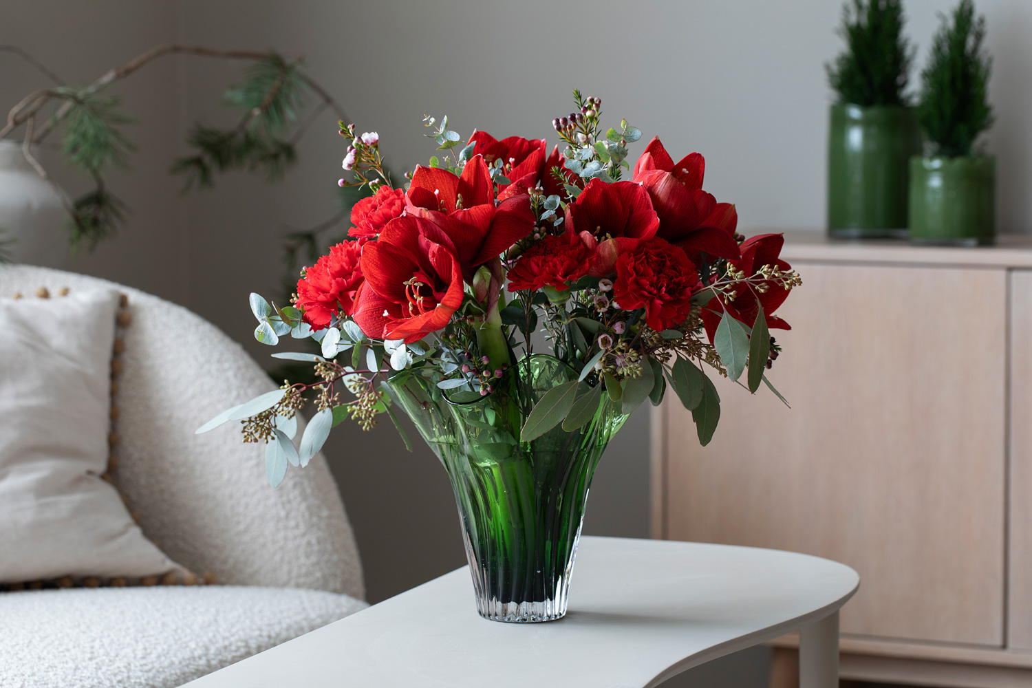 Amaryllis bukett med silkefuru